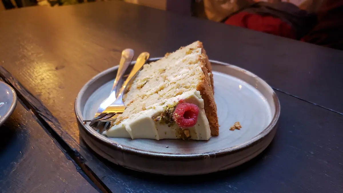 Cwtch Cafe – cake shop in Builth Wells town centre